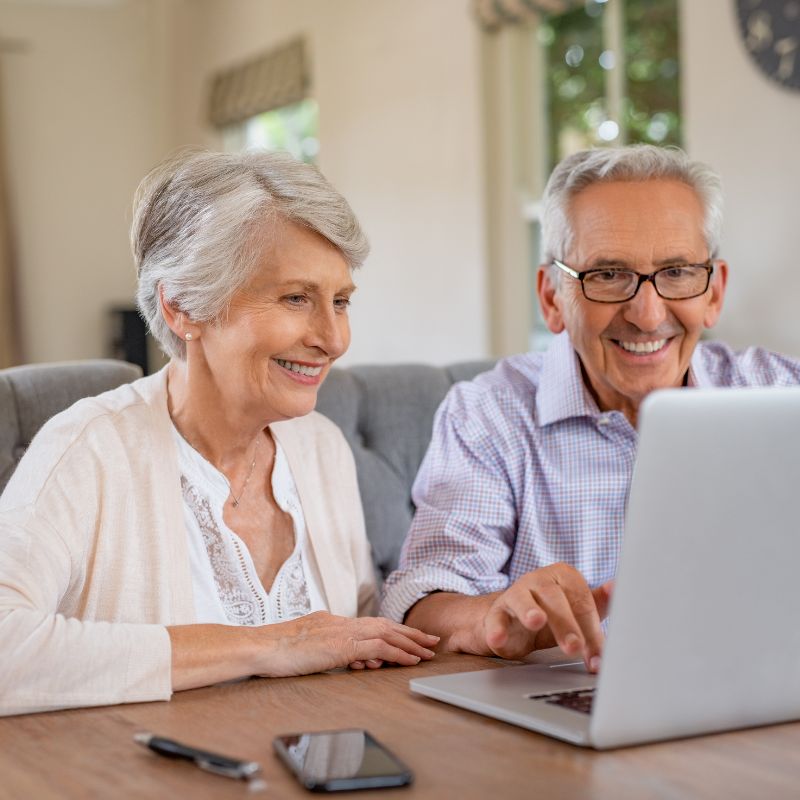 couple-happy-with-service